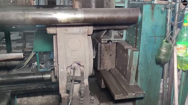 Переработка алюминия в квадратные трубы на заводе в Индии