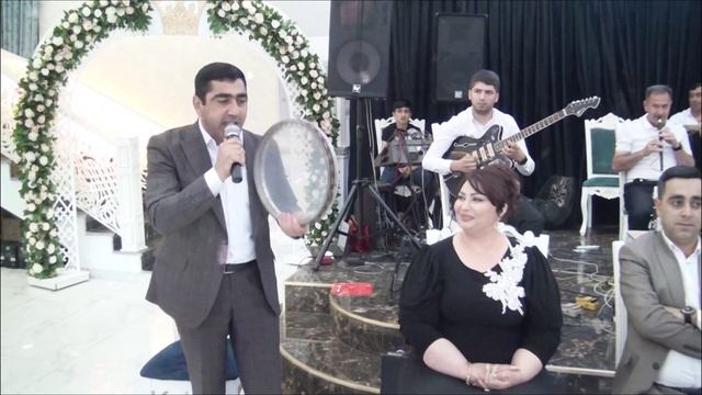 gözel bir toy açılışı oxuyan Xeyal Hindarxli