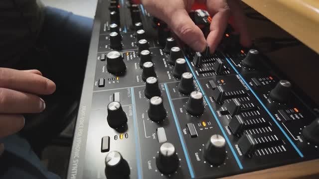 Николай К. - Пиано-синти импровизация. Novation Peak
