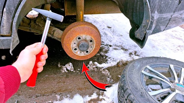 🔧 Как разблокировать колесо? Заклинило на ручнике, закисли колодки, тормозной барабан не крутится!
