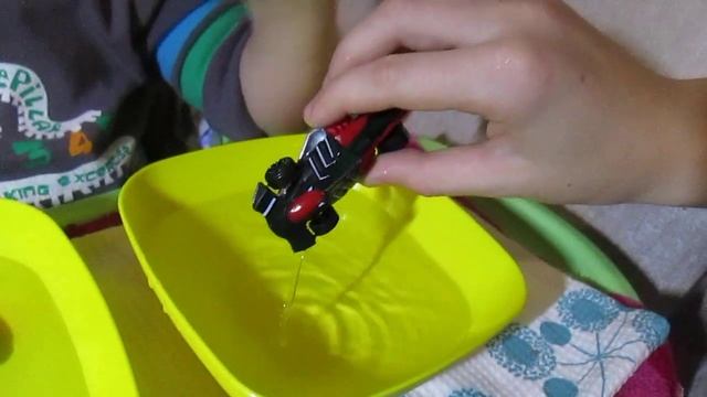 машинки Хот Вилс (Hot Wheels) меняют цвет в воде - распаковка