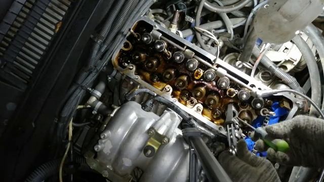 замена маслосъемных колпачков нива шевроле