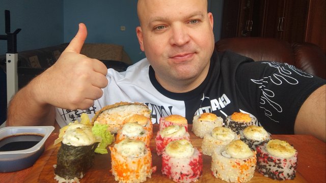 МУКБАНГ запечённые роллы/ОБЖОР/обед