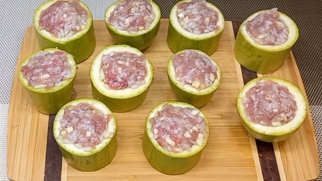 ФАРШИРОВАННЫЕ КАБАЧКИ Очень вкусно и по домашнему!