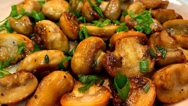 Как правильно жарить шампиньоны. Сколько нужно жарить грибы?Очень вкусные жаренные грибы шампиньоны