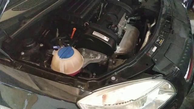 Skoda Fabia 1,4 16 кл. Замена прокладок маслоотделителя