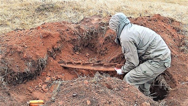 Силы на пределе. Яма заполнена чугуном! Коп металлолома пришлось бросить находки, всё не увезти!