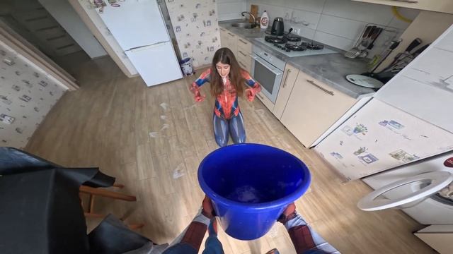 SPIDER-MAN HAS BIG PROBLEMS (Parkour POV Chase) @Celpan