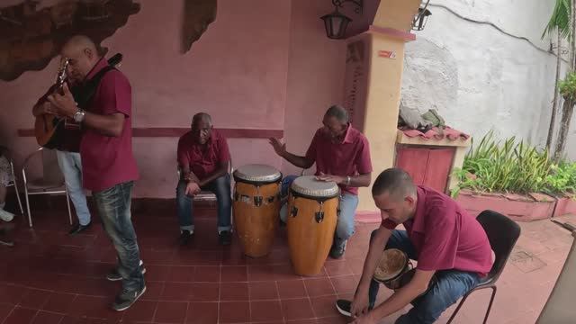 КУБИНСКИЕ ЗАМЕТКИ ПУТЕШЕСТВЕННИКА КАМАГУЭЙ