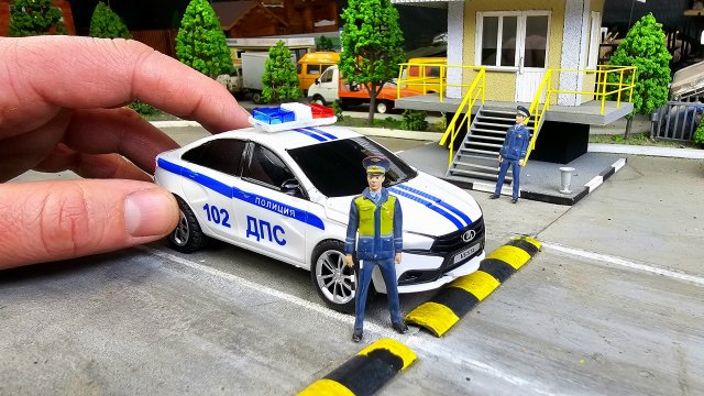 Полицейская машинка робот трансформер Лада Веста. Про машинки