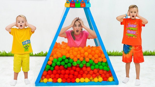 Влад и Ники показывают Крису как себя надо правильно вести! Видео для детей.