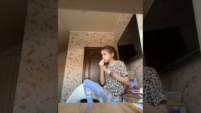 Канал неведомый дорожки мы делаем непонятную штуку и едим конфету