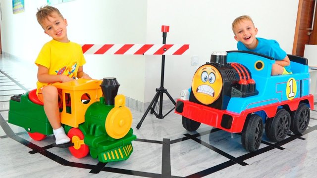 Влад и Ники играют с игрушечными поездами и другие истории с Малышом Крисом! Видео для детей.