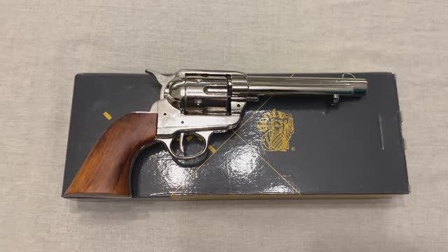 Револьвер Кольт 5½ дюймов блестящий, Revolver Cal.45 Peacemaker 5½", USA 1873, Denix 1106/NQ