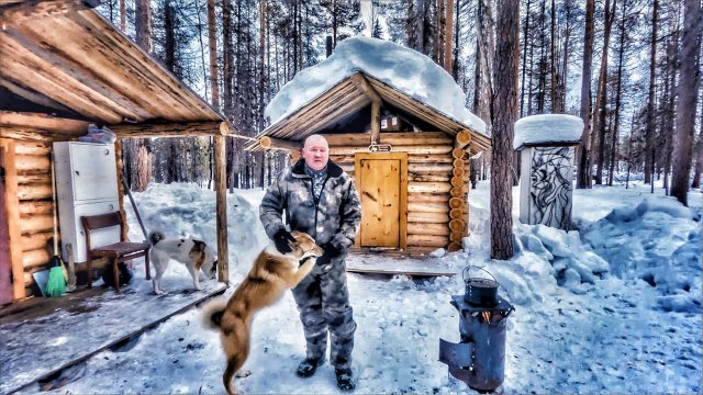 Живу в тайге... Лучший ужин в Лесной Избе. Скинул снег с бани.