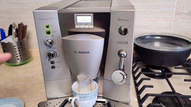 Кофемашина Bosch подтекает в поддон и в контейнер для отходов