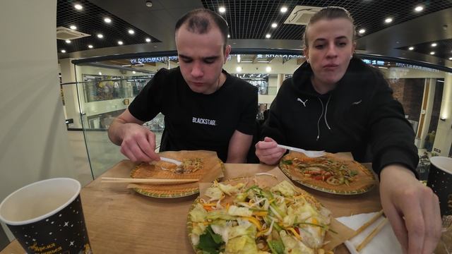 МУКБАНГ ВЬЕТНАМСКАЯ ЕДА / ФУДКОРТ МОСКВА / MUKBANG 04. 03. 2025