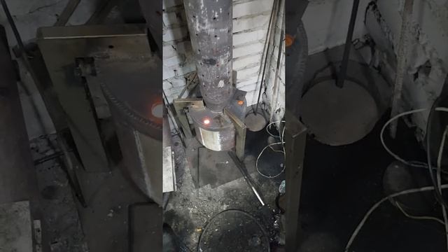 Печь на шинах, баллонах, резине из печи на отработке.