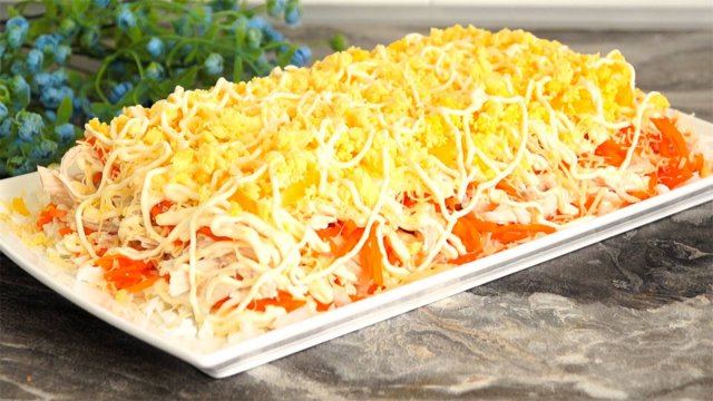 Салат "Озорной цыплёнок" мужики только им и закусывали. Готовьте больше, а то не хватит.