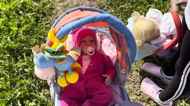 Vlog:Мия и Кристина уснули на прогулке.Милена и Есения играют в прятки.Есения потерялась.😱