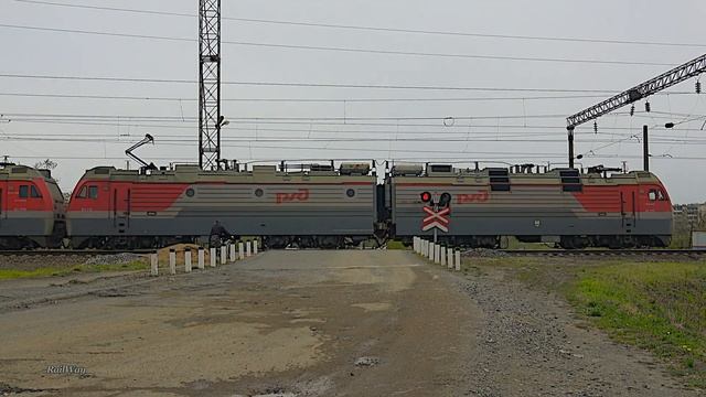 Railway. Railroad crossing. Container train. Artem / Жд переезд. Контейнерный поезд. Артем