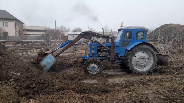 Самодельный универсальный кун на трактор Т-40.Убираем навоз