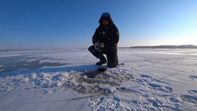 РЫБАЛКА НА СУДАКА С 2 МЕТРОВ. ЗИМНЯЯ РЫБАЛКА СО ЛЬДА