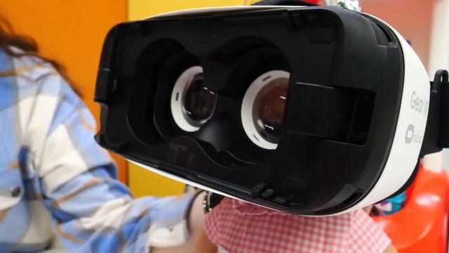 Как Мама: Беби Бон Эмили проверяет зрение! Видео для девочек