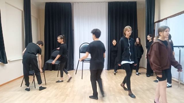 Урок по Основам актерского мастерства. Сценическое внимание. Тренинг.