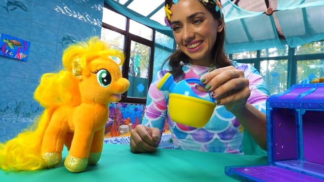 Литл пони и Русалка - Игры для девочек - Волшебный сундук Русалочки для пони Эпл Джек