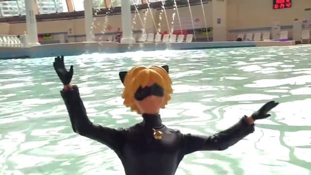 Леди Баг и Супер Кот пытаются узнать личности друг друга! Видео для детей про игрушки