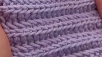 Связать объёмную резинку можно не только спицами, но и крючком