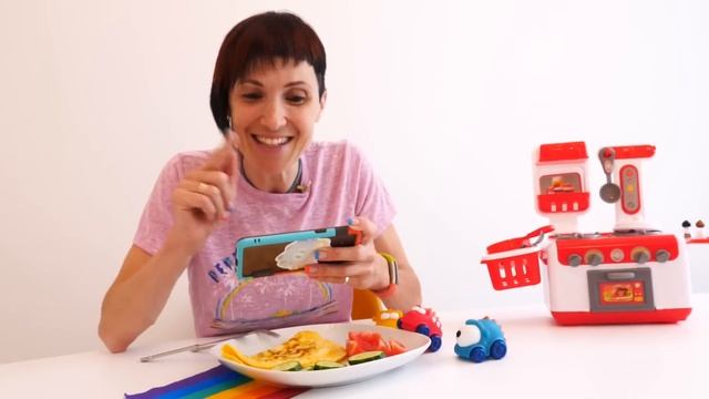 Маша Капуки Кануки готовит Омлет! Простые рецепты для детей на завтрак. Готовим вместе!