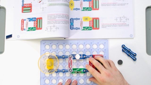 Конструктор электронный Знаток 979 схем выбег ротора творчество для детей
