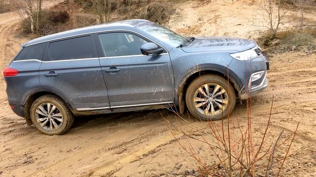 Кулрей на бездорожье Сравнение с Geely Atlas и Volkswagen Tiguan, под прикрытием Jeep Grand Cheroke