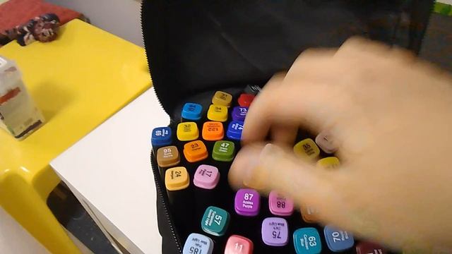 Артём показывает обзор маркеров.