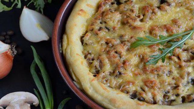 Картофельный пирог с грибами и сыром