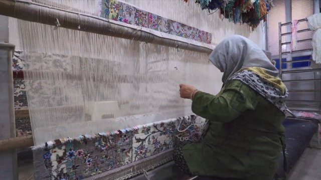 Как делают персидские ковры ручной работы в Иране. Мастерская ковров в иранском городе Кашан