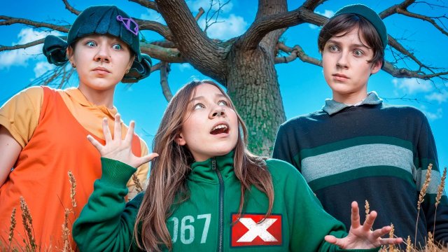 СЕМЕЙКА КУКЛЫ ИГРЫ КАЛЬМАРА 2. Пластмассовая жизнь в приемной семье кукол!