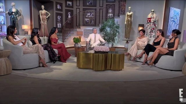 Сериал Семейство Кардашьян - 20 сезон 13 серия / Keeping Up with the Kardashians