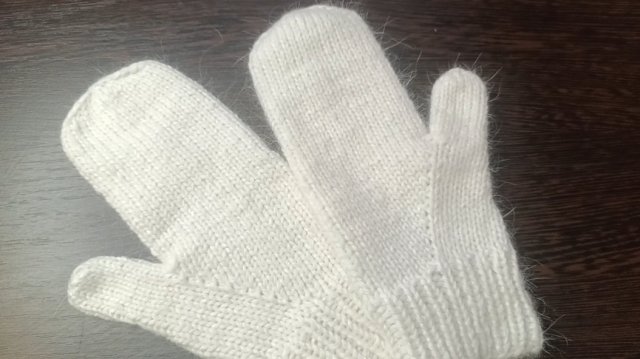 Варежки из пуха норки. Индийский клин