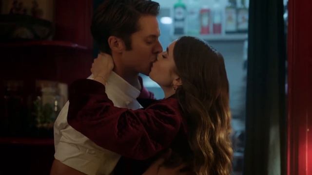 Emily in Paris / Kiss Scene — Emily and Gabriel (Lily Collins and Lucas Bravo)
