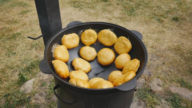 Как вкусно приготовить самсу в чугунном казане