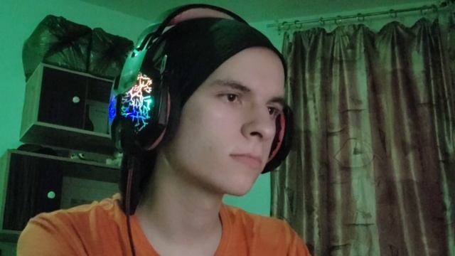 Сидим и смотрим