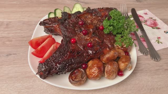ГОВЯДИНА ЗАПЕЧЕННАЯ В ДУХОВКЕ. Очень простой рецепт!