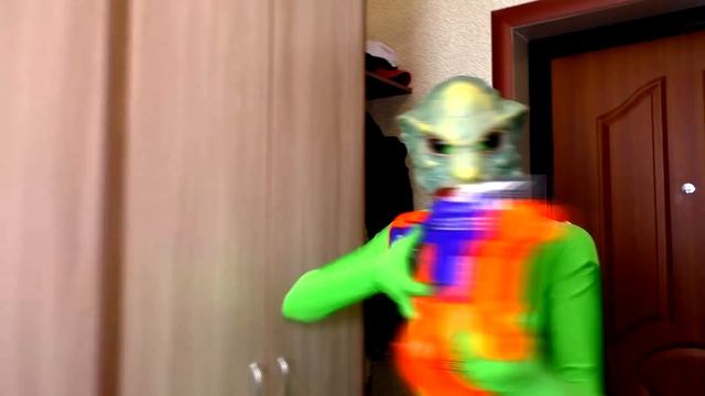 Инопланетянин против Ромы и ПАПЫ!