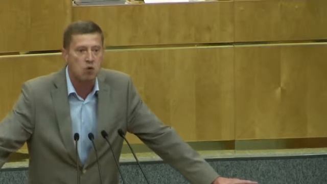 Скандал в Думе Жириновский в знак протеста покинул зал заседаний!