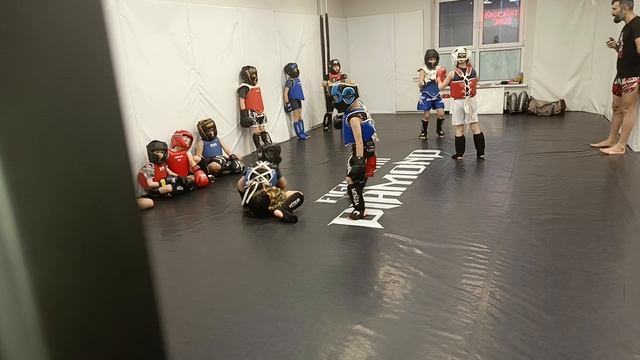 Тренировки по тайскому боксу в клубе Диамонд