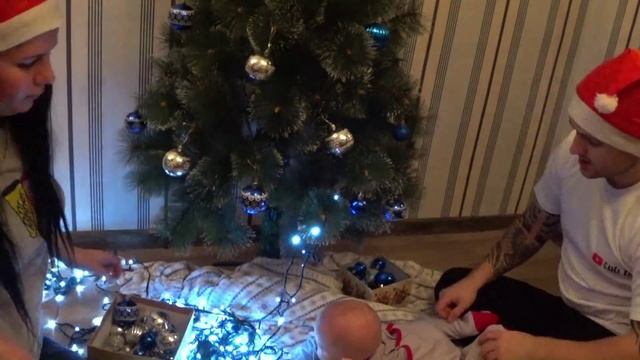 Наряжаем елку | Новогоднее настроение
#наряжаемелку #новогоднеенастроение