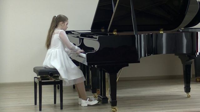 Трофимова Анастасия  11 лет  МБУДО  "Каменская ДШИ" Алтайского края